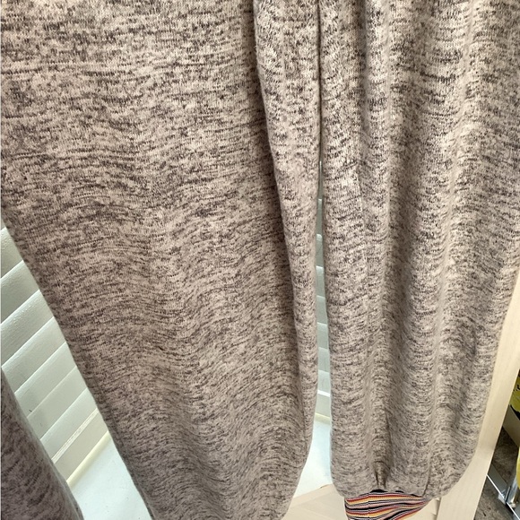 HEM & THREADS NEW SUPER SOFT GRAY SWEATSHIRT & JOGGERS W STRIPE ACCENT SM 1262 - Picture 7 of 9